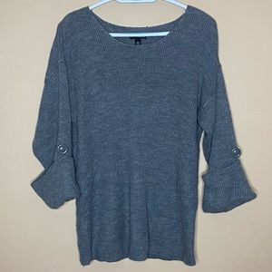 Grey 3/4 sleeve sweater.